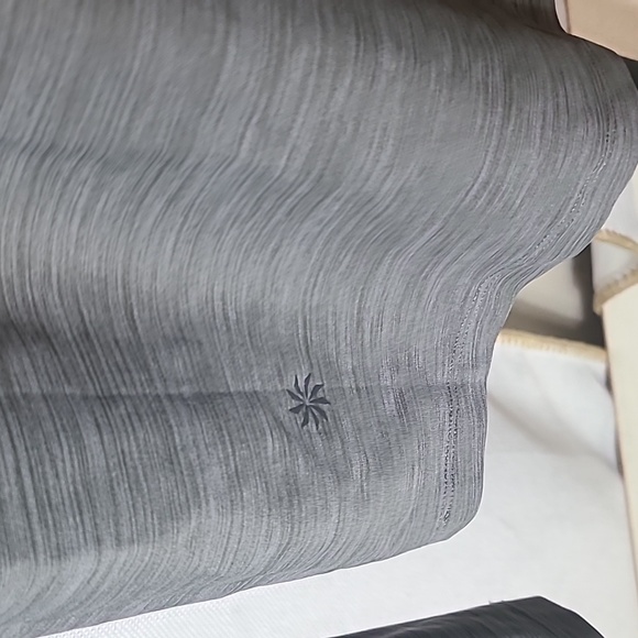 Athleta women's long-sleeve active pullover top Size Small.  Like New - Picture 5 of 5